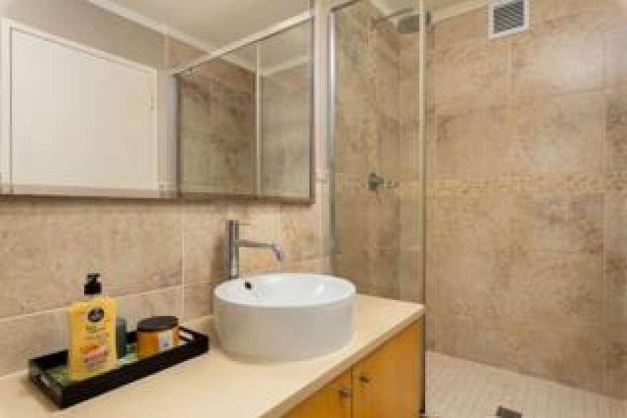 1 Bedroom Apartment / Flat to Rent in De Waterkant-8