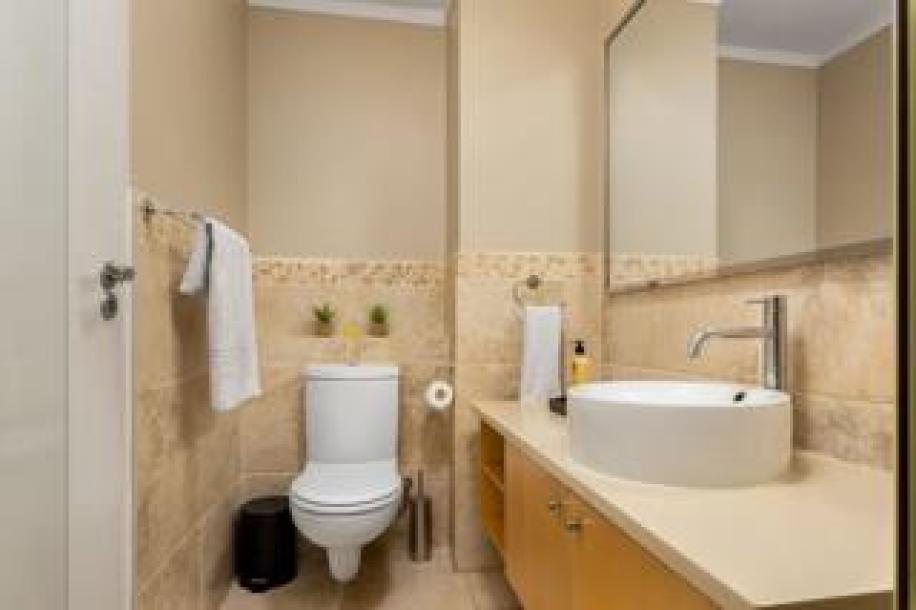 1 Bedroom Apartment / Flat to Rent in De Waterkant-9