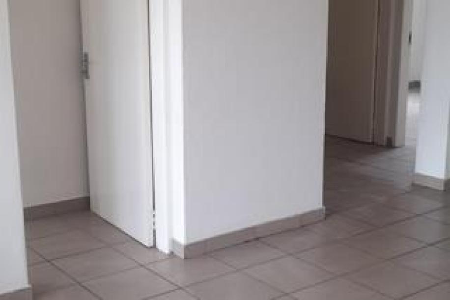 2 Bedroom Townhouse to Rent in Albertsdal-9