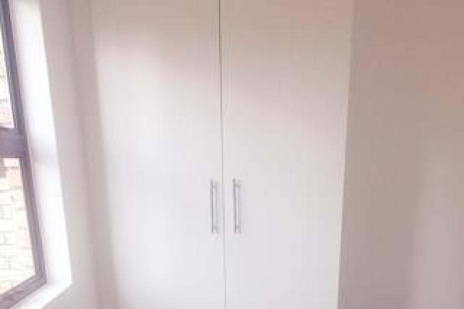 2 Bedroom Townhouse to Rent in Albertsdal-6