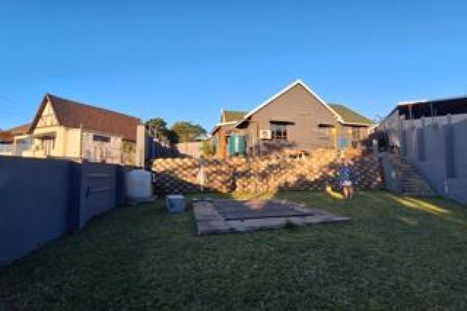 3 Bedroom House to Rent in Bluff-1