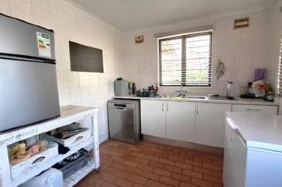 3 Bedroom House to Rent in Bluff-5