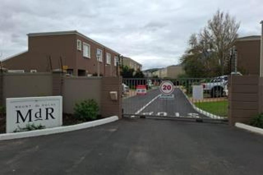 3 Bedroom Townhouse to Rent in Somerset Ridge-0