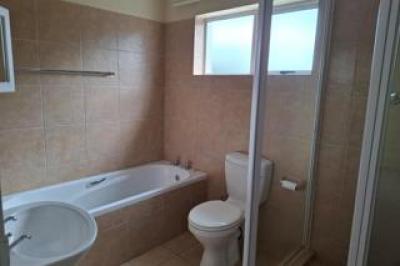 3 Bedroom Townhouse to Rent in Somerset Ridge-9