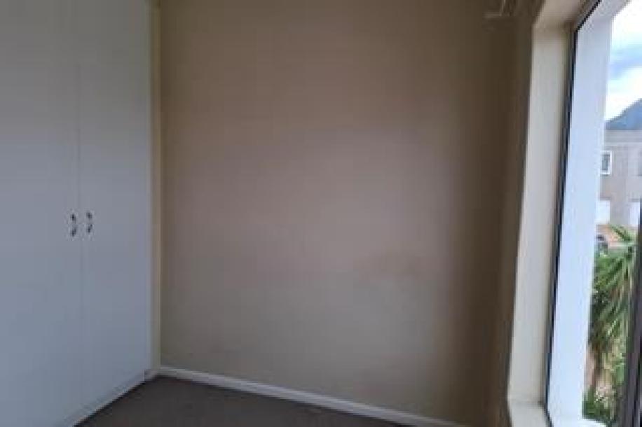 3 Bedroom Townhouse to Rent in Somerset Ridge-10