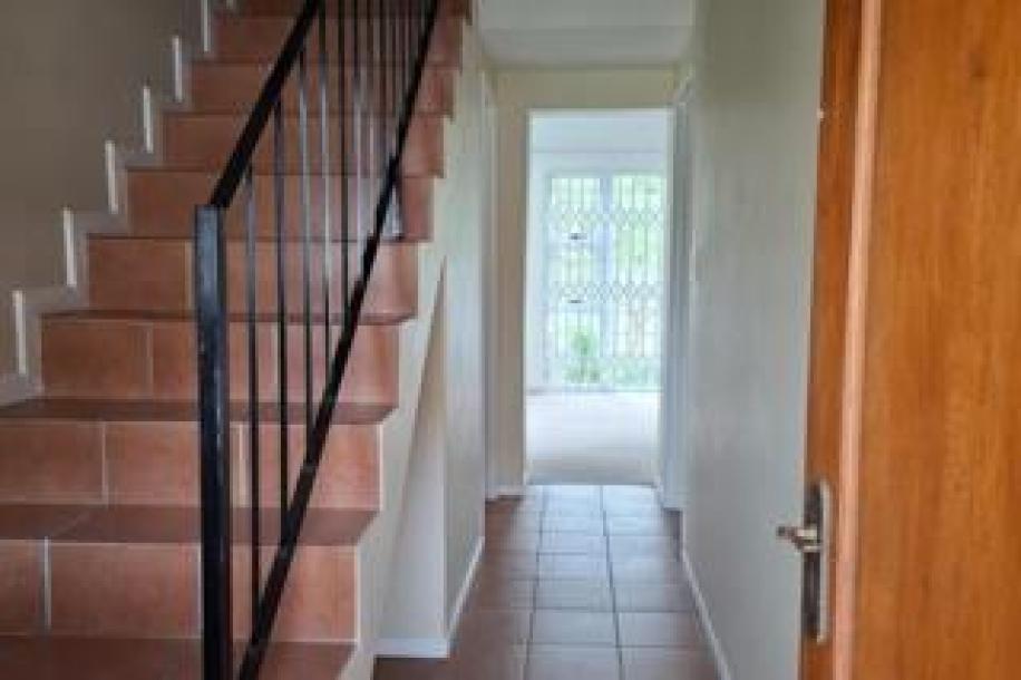 3 Bedroom Townhouse to Rent in Somerset Ridge-2