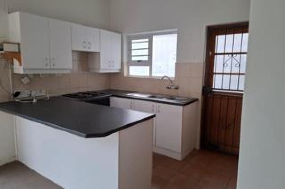 3 Bedroom Townhouse to Rent in Somerset Ridge-4