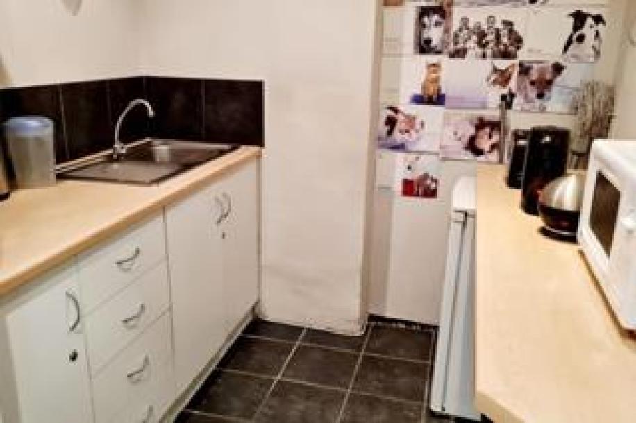 Commercial Property to Rent in Gardens-11