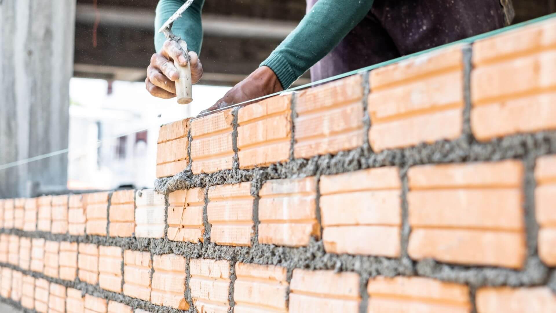 Brick-layer-builder